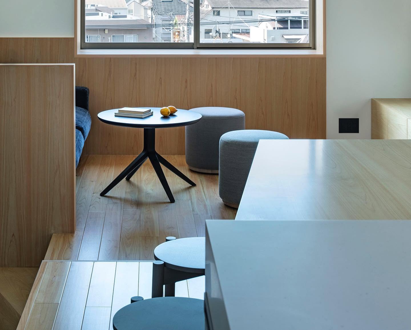 scout bistro table en situation — Karimoku New Standard