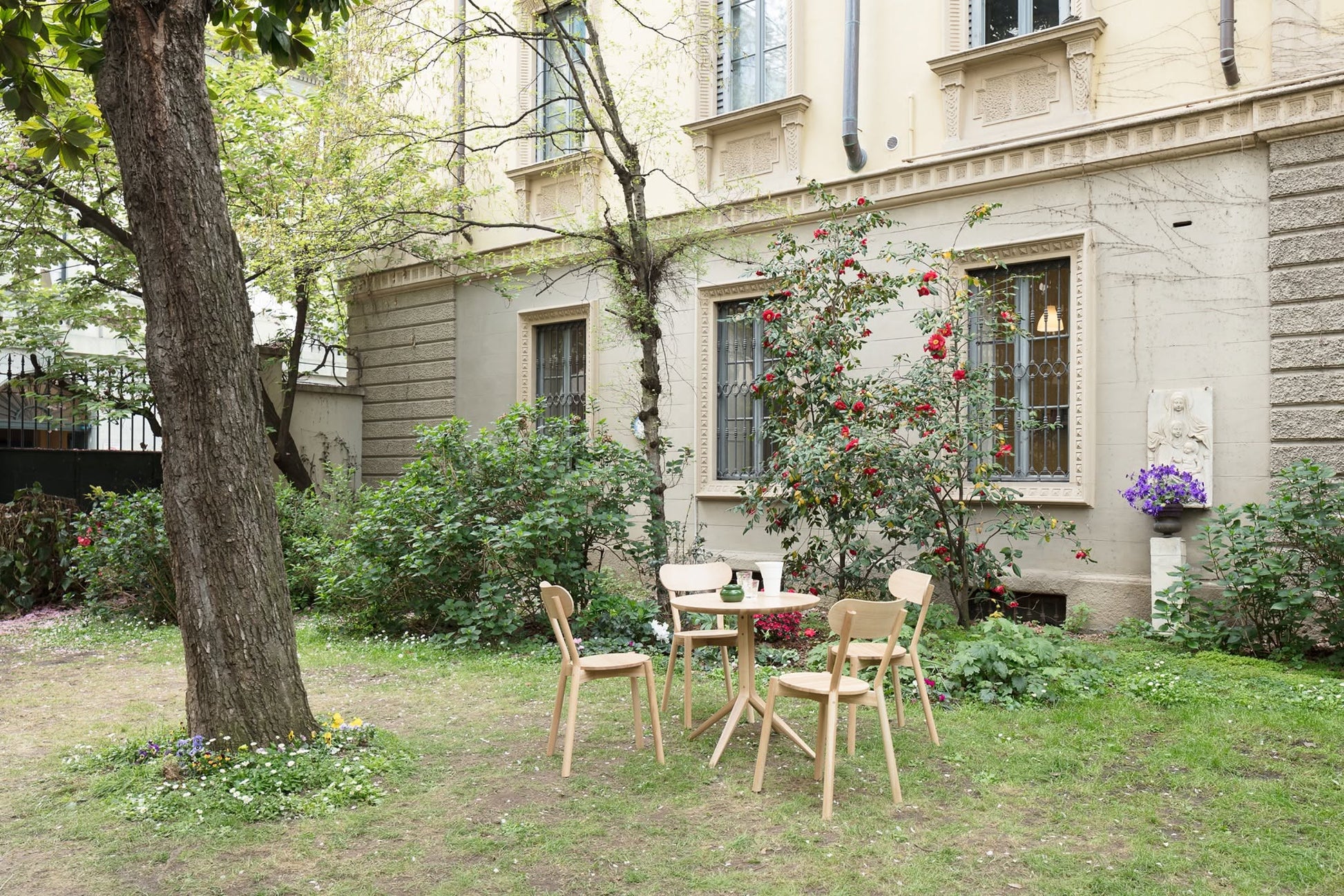 scout bistro table en situation — Karimoku New Standard