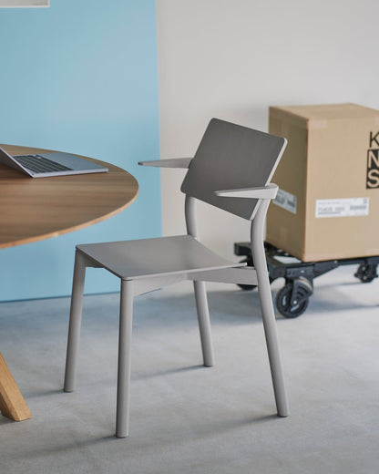 scout chair en situation — Karimoku New Standard