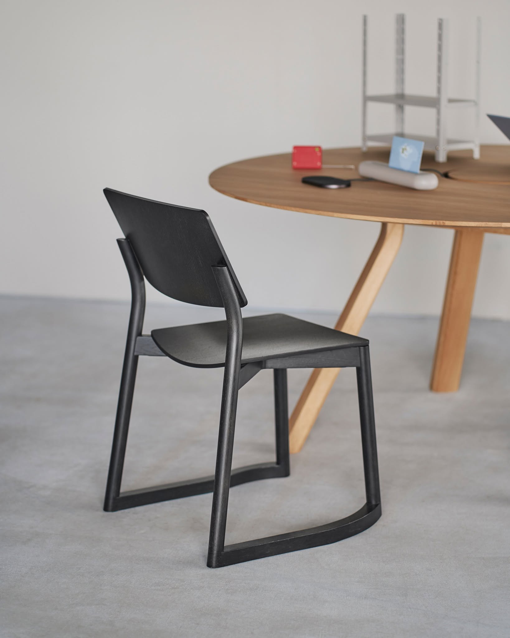 scout chair en situation — Karimoku New Standard