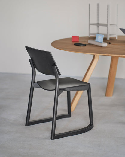 scout chair en situation — Karimoku New Standard