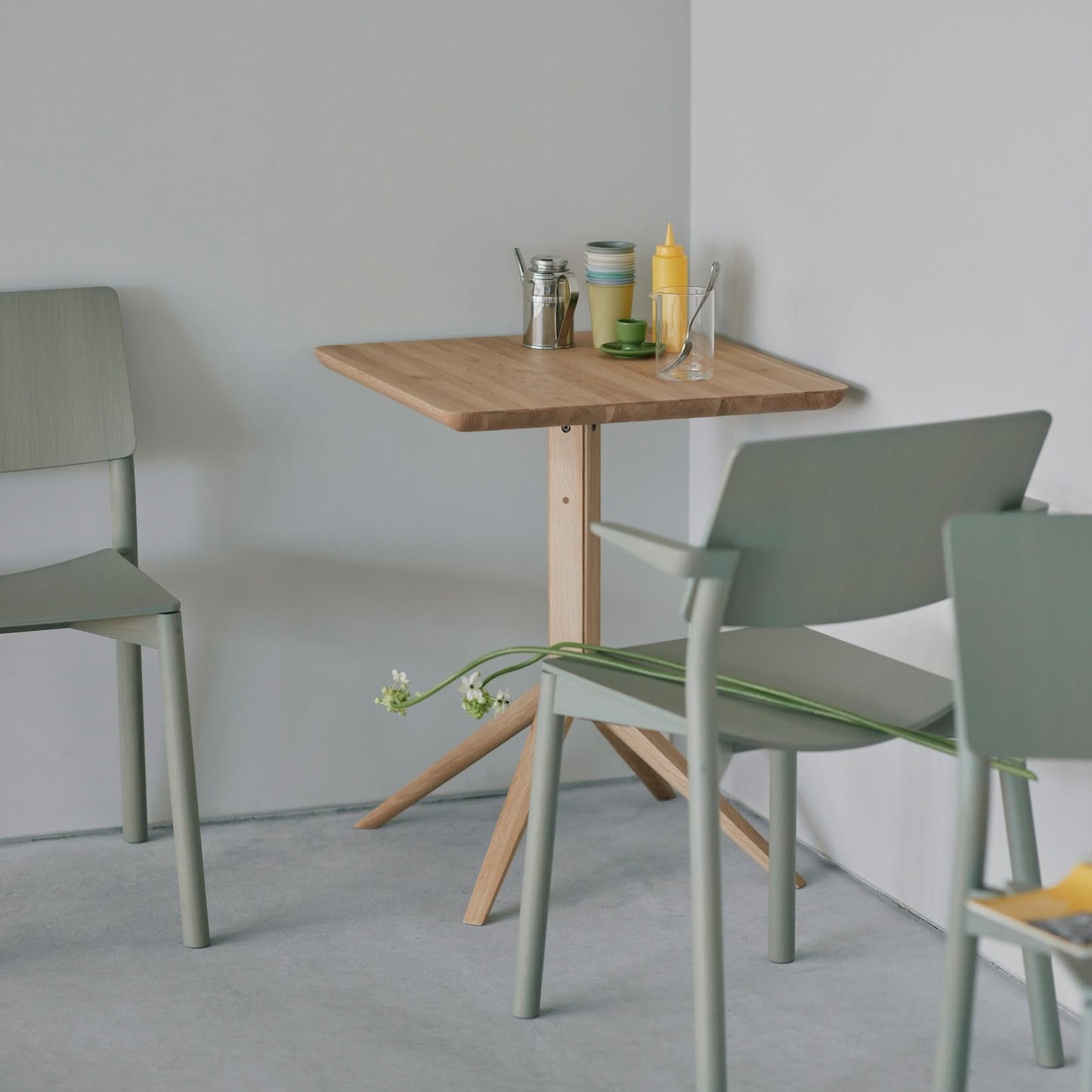 scout chair en situation — Karimoku New Standard