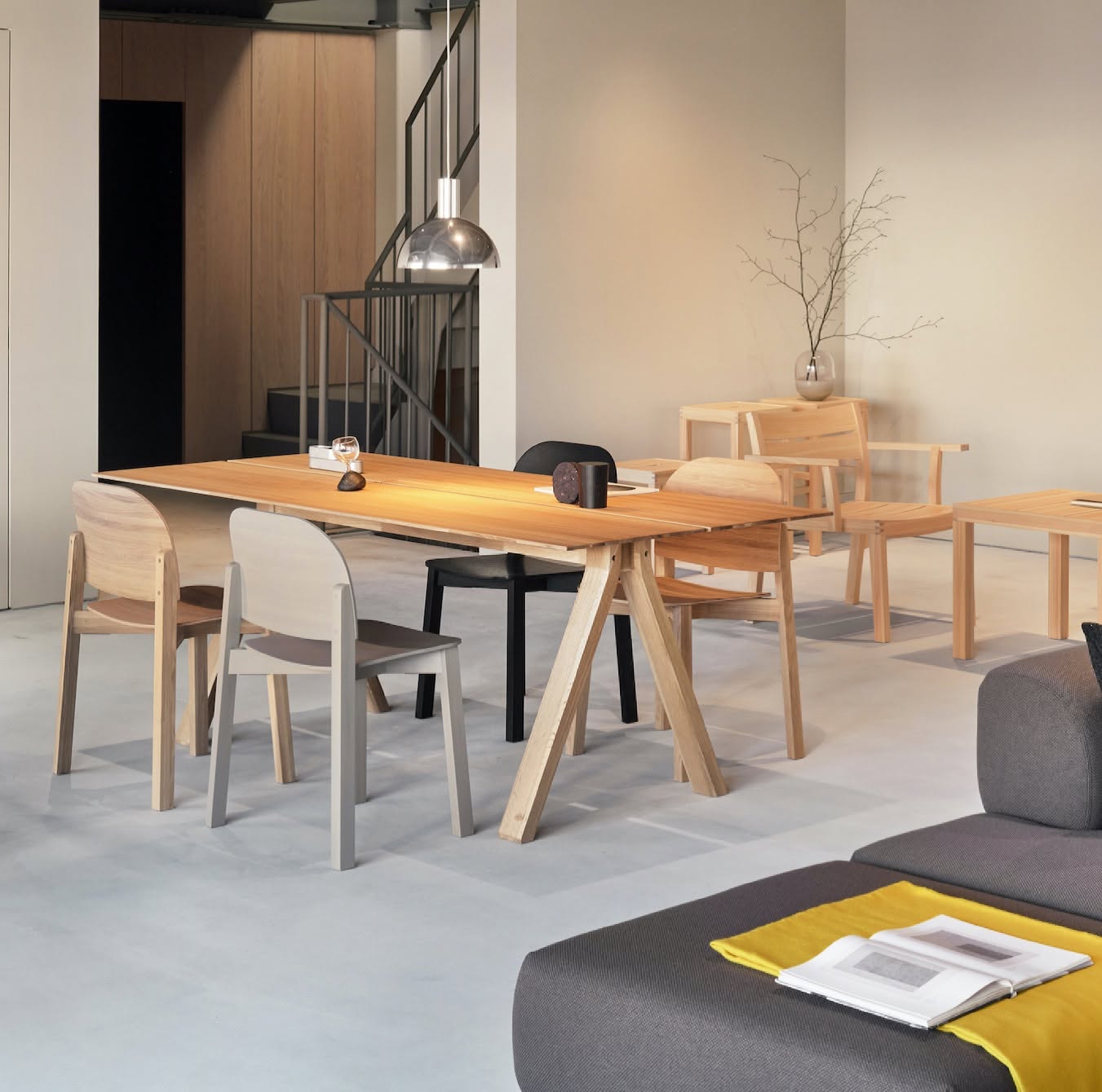 colour wood sidechair en situation — Karimoku New Standard