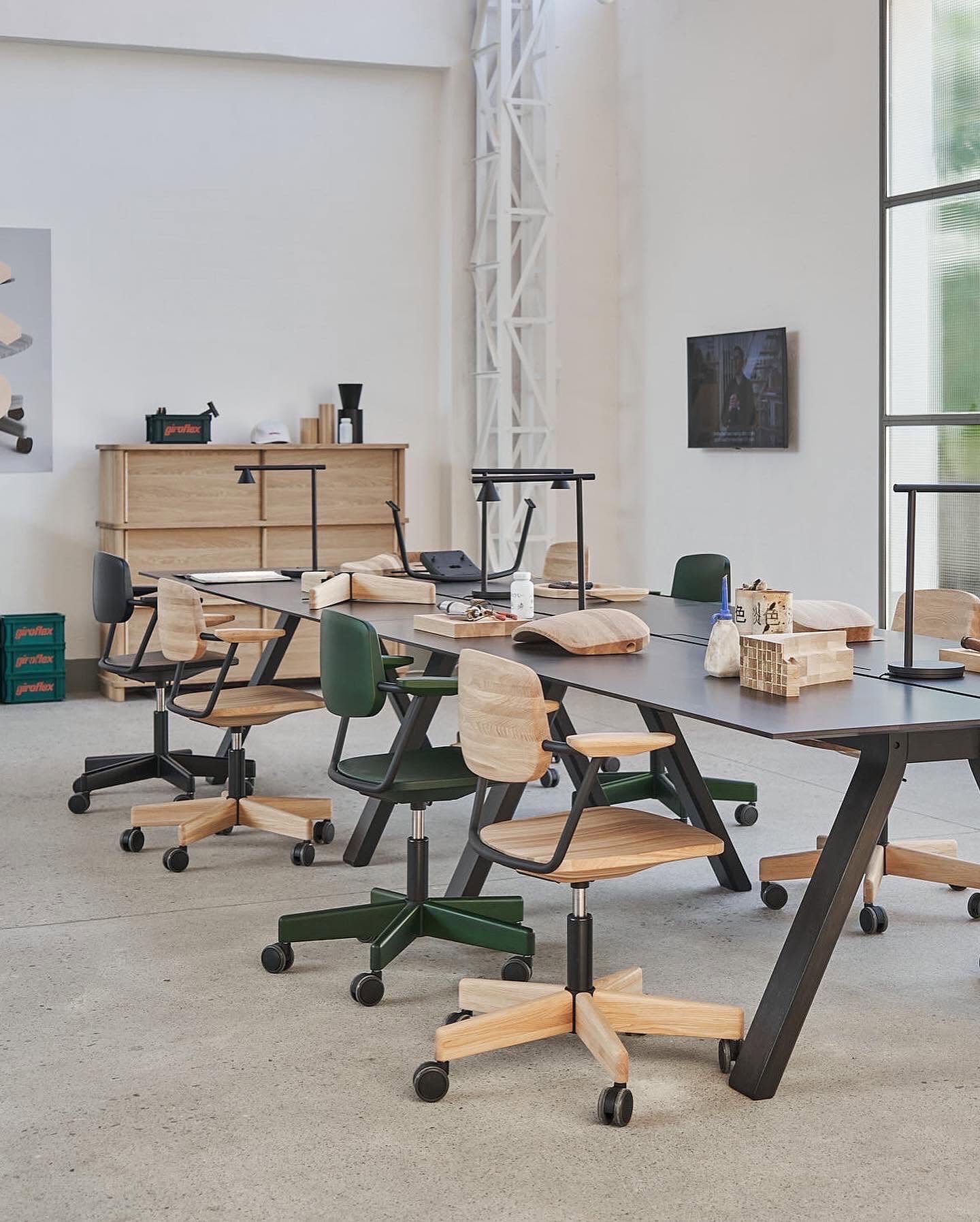spectrum workstation en situation — Karimoku New Standard