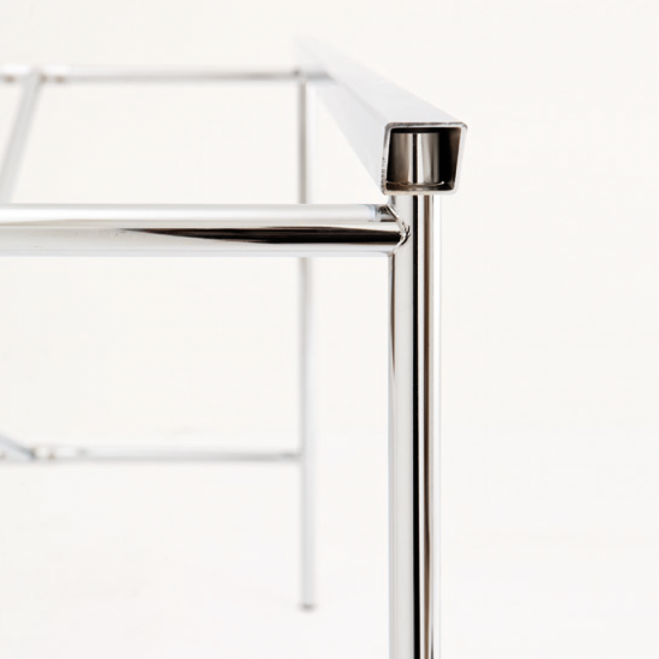 E2 olive green steel table leg three-quarter view — minimalist design | Antifer
