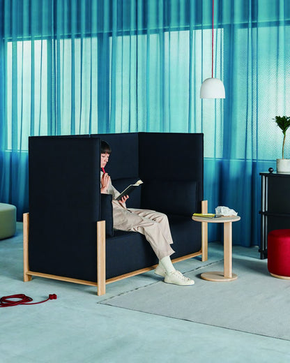 Fence Sofa 2-Seater en situation — KNS