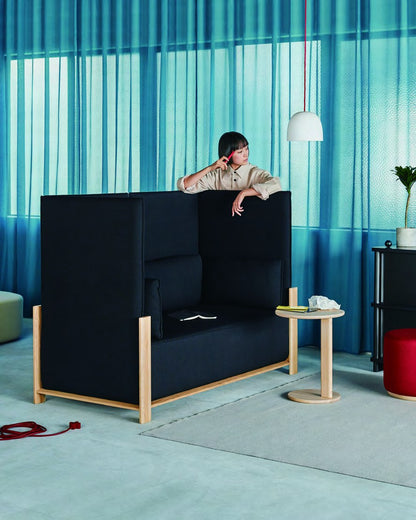 Fence Sofa 2-Seater en situation — KNS