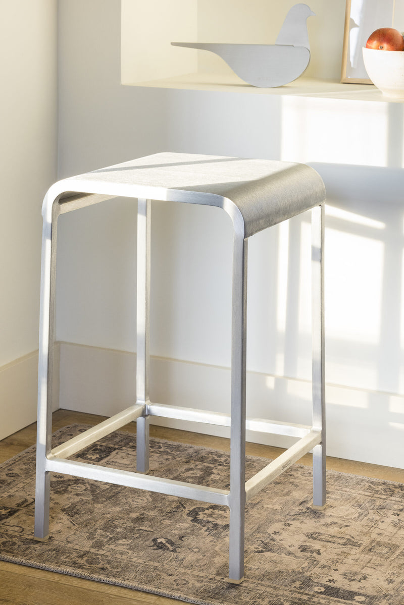 Tabouret de comptoir 20-06 Emeco en aluminium brossé