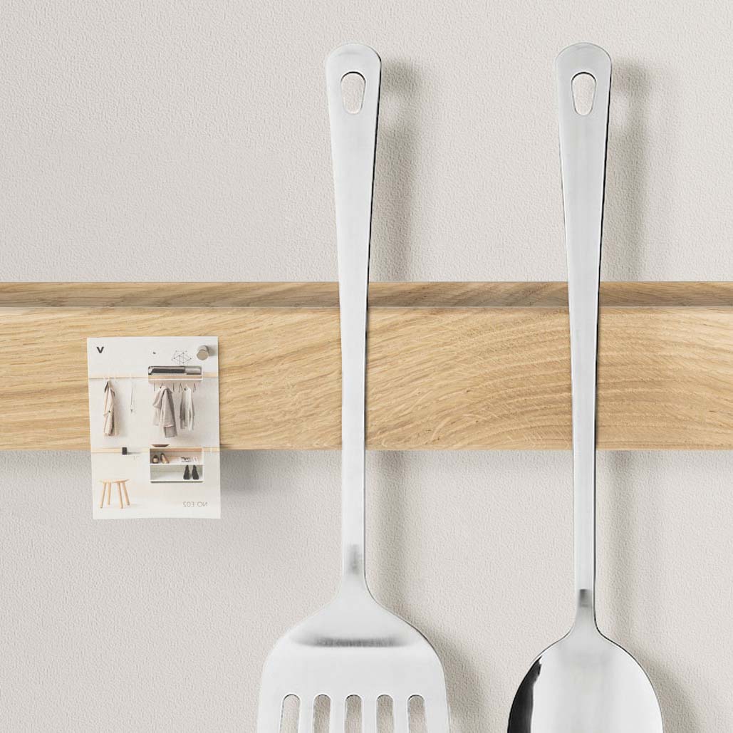 Variand V04 wall rail with magnets — oak — Variand design | Antifer