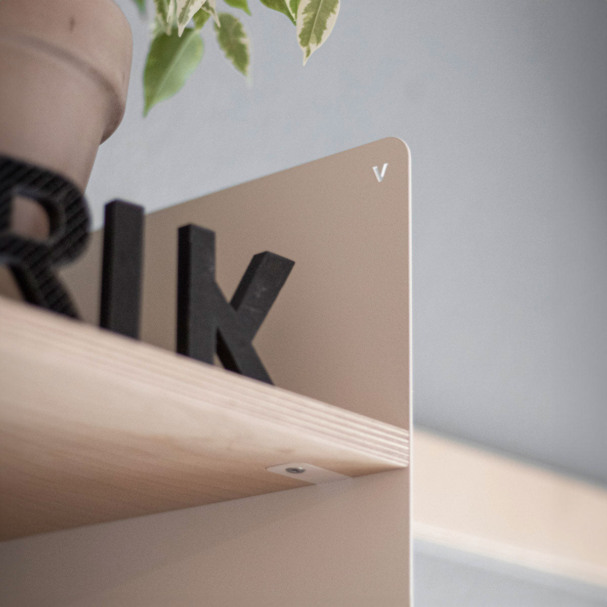 Shelf murale Variand A02 — detail intérieur storage | Antifer