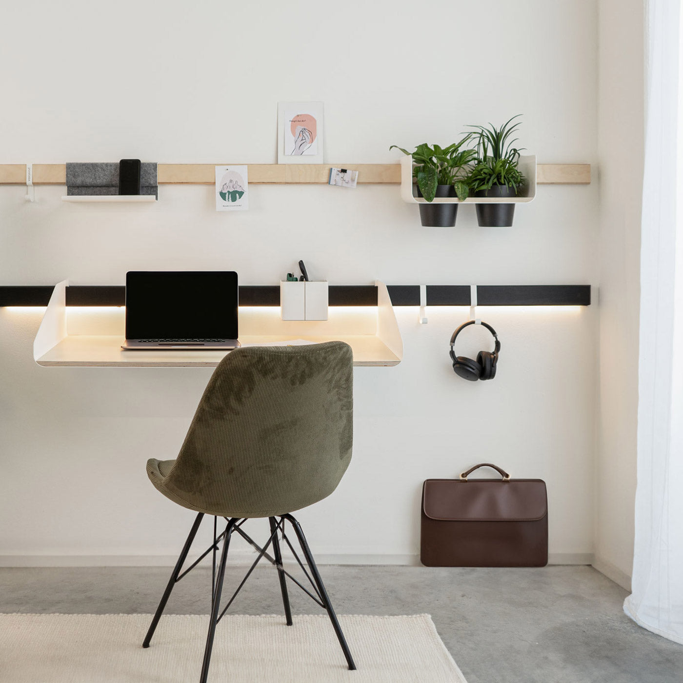 Desk mural Variand D01 M fermé — storage mural discret | Antifer