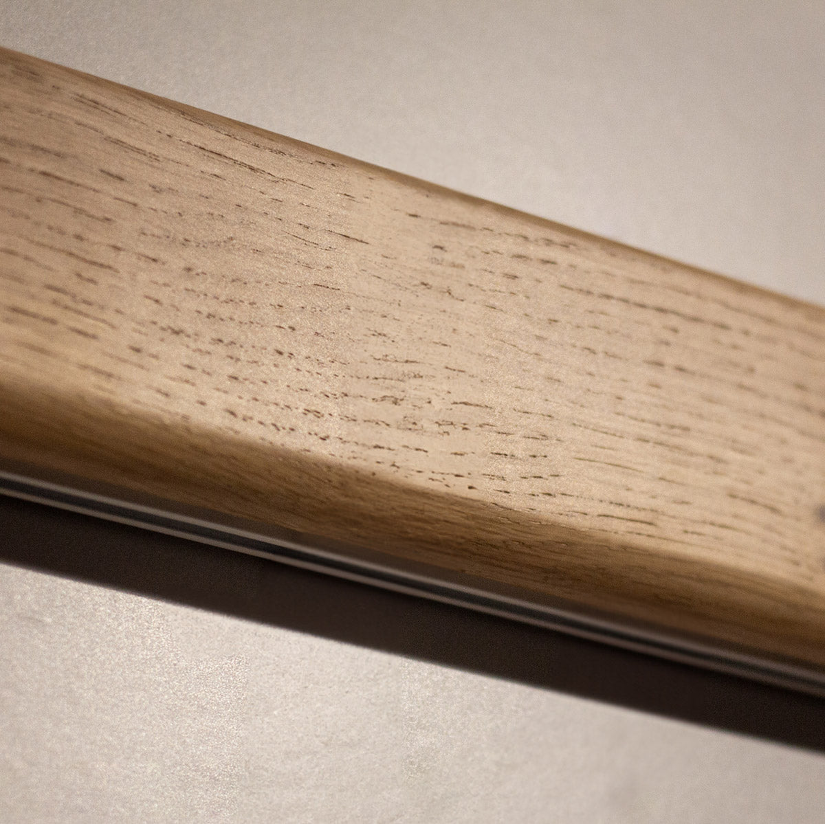 Variand V01 wall rail in situ — oak — Variand design | Antifer