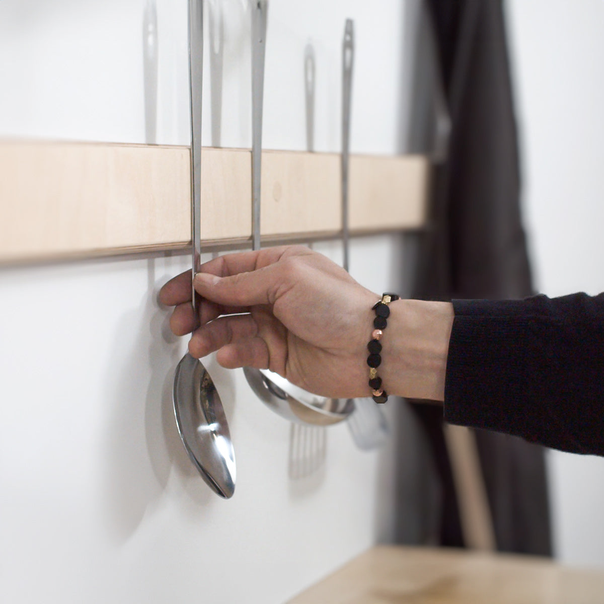 Variand V04 magnet rail overview — birch in interior setting — Variand design | Antifer