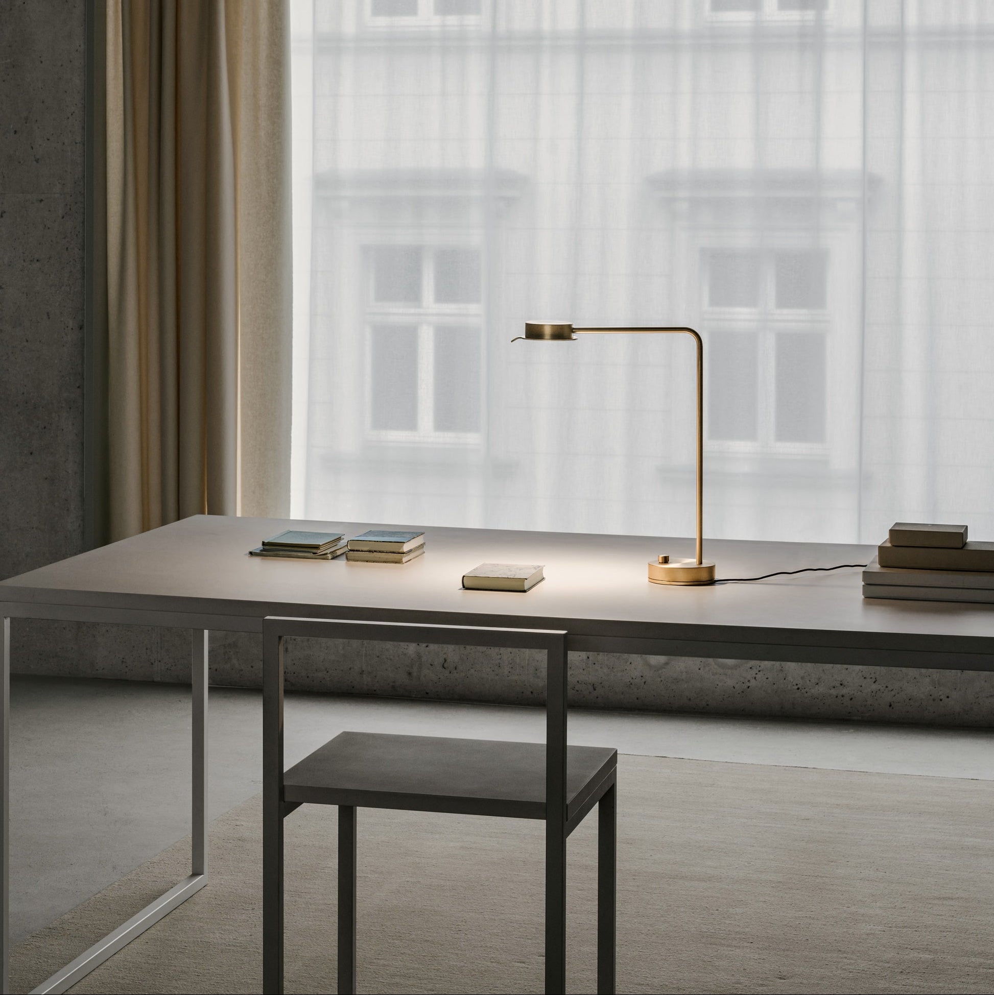 Bureau anglais avec lampe de bureau w102 Chipperfield tête pivotante en laiton